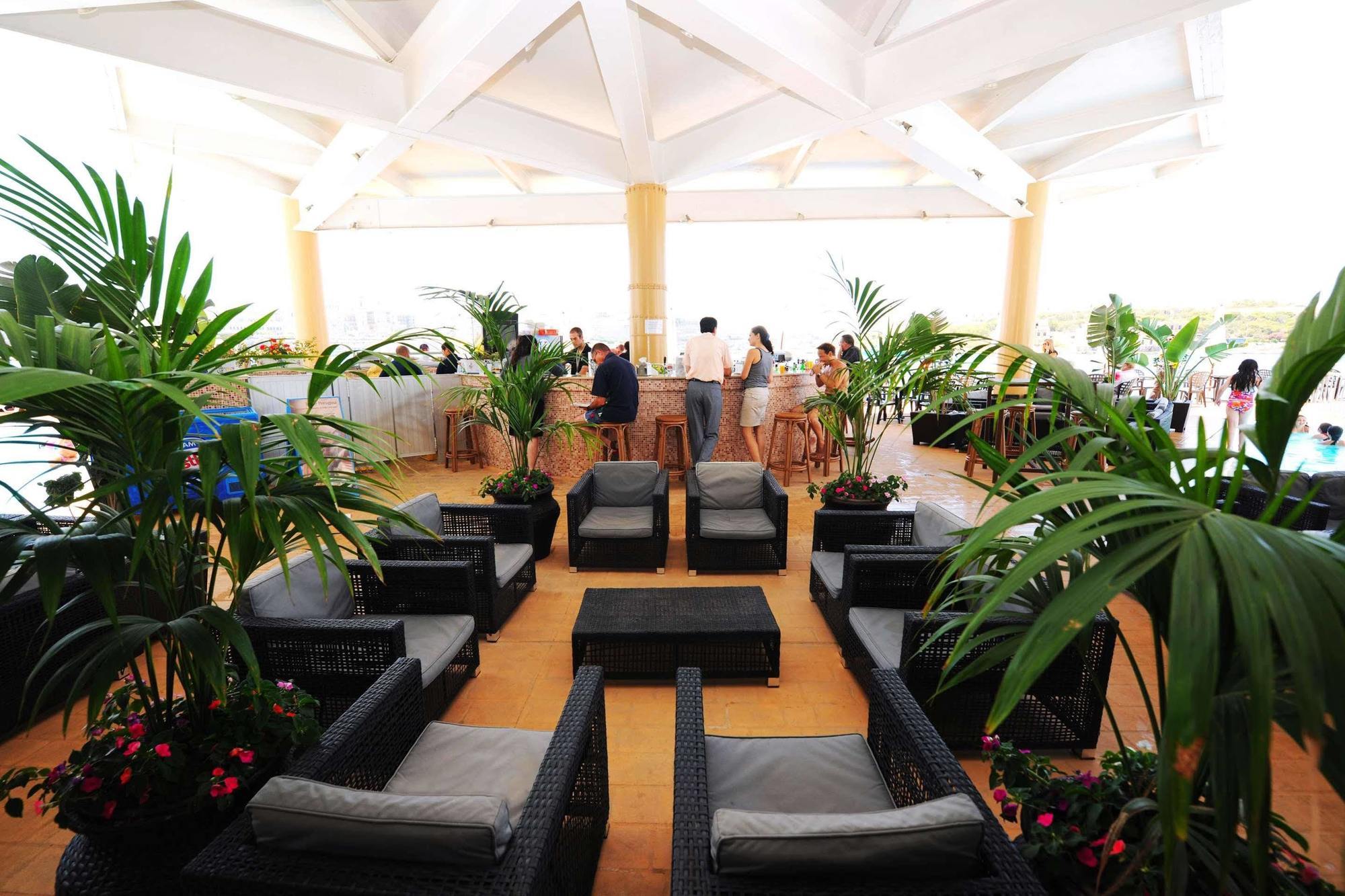 Fortina Spa Resort Слима Интерьер фото The interior of the lounge